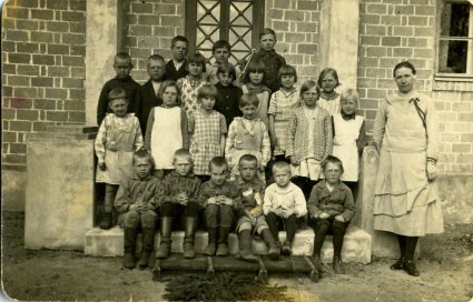 1932